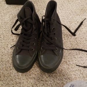 Barely worn black converse